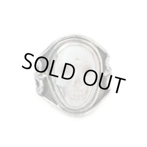 画像: リーダウニー/スカルプテッドスカルリング（ハウライト）｜Lee Downey