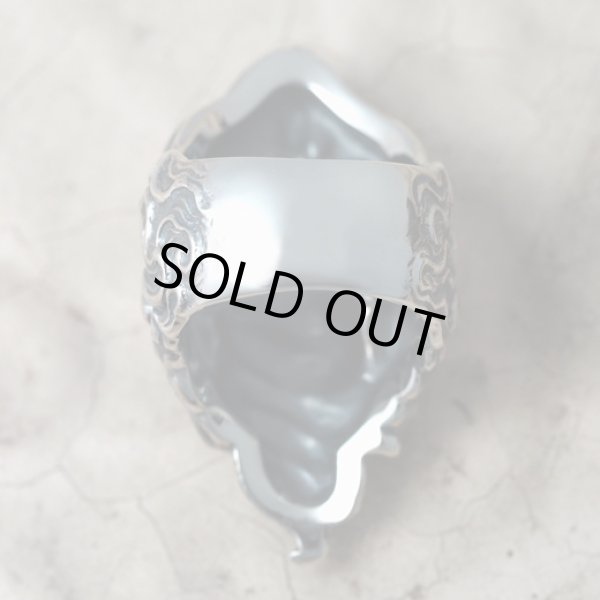 女性の半身と蛇の尾を持つ魔物ラミアのシルバーリング