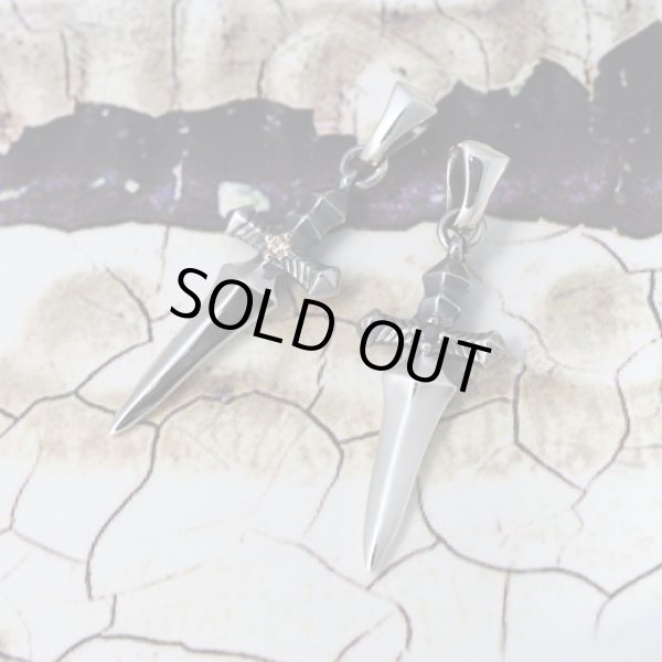 シンプルなダガーペンダント｜Guardia/ガルディア