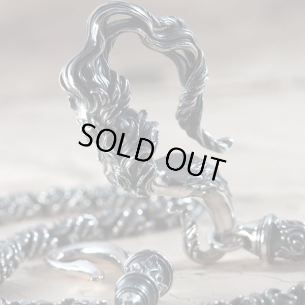 ガルディアのシルバーウォレットチェーン。月桂樹に身を変えた女性ダフネをモチーフとした作品