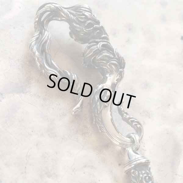 ガルディアのシルバーウォレットチェーン。月桂樹に身を変えた女性ダフネをモチーフとした作品