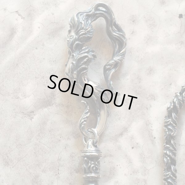 ガルディアのシルバーウォレットチェーン。月桂樹に身を変えた女性ダフネをモチーフとした作品