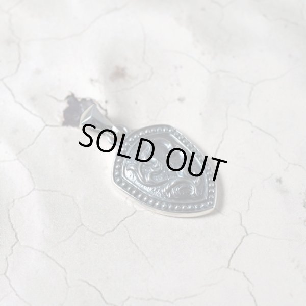 小振りな盾のシルバーペンダント｜Guardia/ガルディア