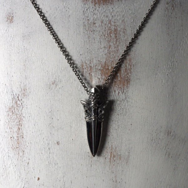 鏃（やじり）のシルバーペンダント「アローヘッド」｜Guardia/ガルディア