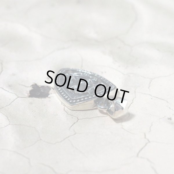 小振りな盾のシルバーペンダント｜Guardia/ガルディア