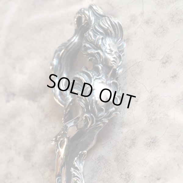 ガルディアのシルバーウォレットチェーン。月桂樹に身を変えた女性ダフネをモチーフとした作品