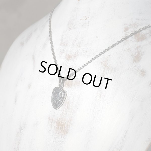 小振りな盾のシルバーペンダント｜Guardia/ガルディア