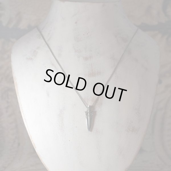 鏃（やじり）のシルバーペンダント「アローヘッド」｜Guardia/ガルディア