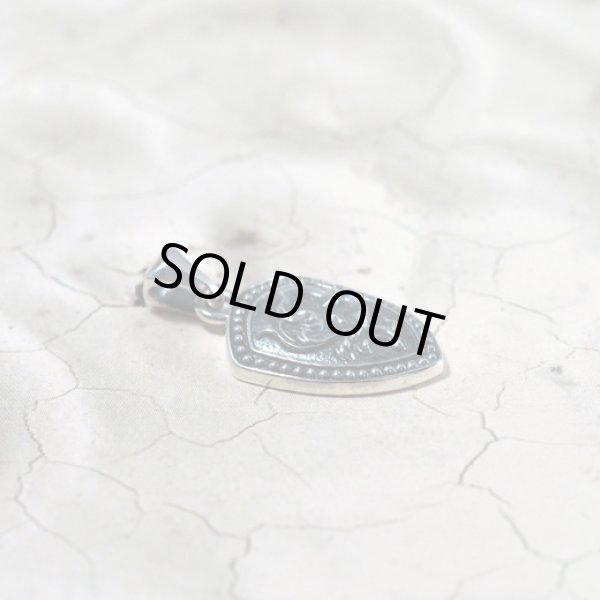 小振りな盾のシルバーペンダント｜Guardia/ガルディア