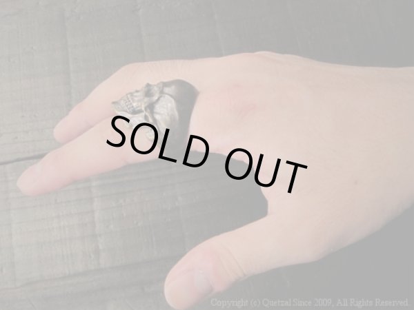 [スカルリング]ラージタナトスリング２（ブラス）/Quetzal（ケツァール）