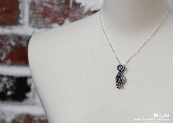 2枚羽根の蝶ペンダント｜FUNKOUTS-ageha【ファンクアウツ-アゲハ】