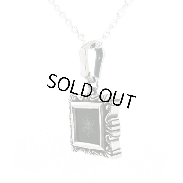 雪の結晶が彫刻されたオニキスプレート snowflake of sculpture / cooldust