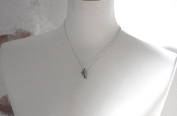 片羽の誕生石ペンダント｜FUNKOUTS-ageha【ファンクアウツ-アゲハ】