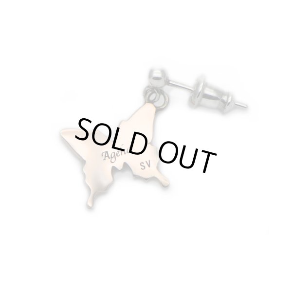 ピンクに輝く蝶のシンプルピアス　蝶のアクセサリーageha（アゲハ）