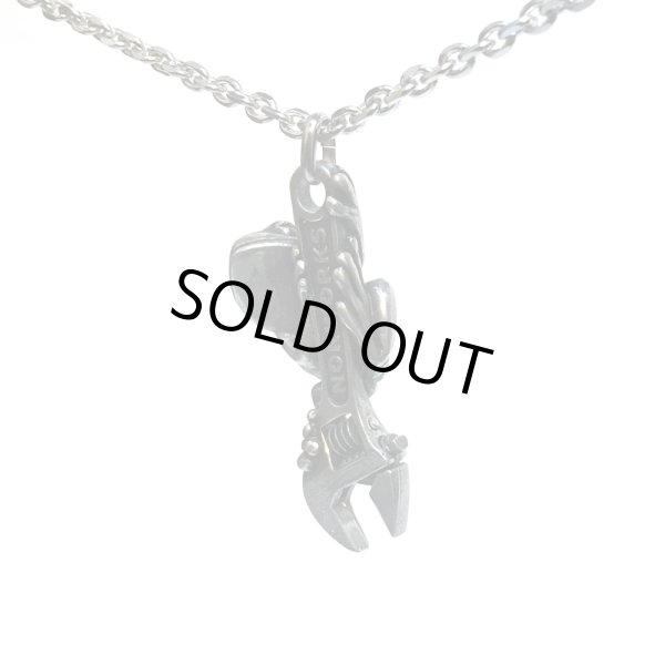 ノアワークス/レンチにしがみつくカエルネックレス｜NORWORKS