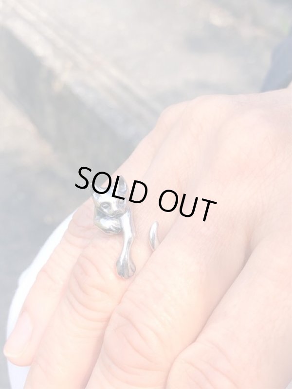 【ネコ シルバーリング】指に絡みつく猫リング｜gush（ガッシュ）