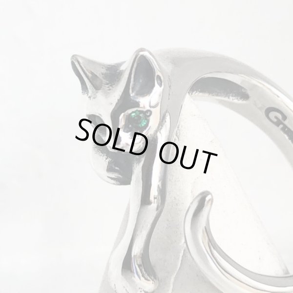 【ネコ シルバーリング】緑の瞳の指に絡みつく猫リング｜gush（ガッシュ）