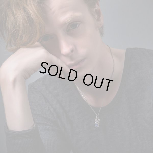 クラウンシールドペンダント ミスティッククォーツ（ブルー）/アルテミスキングス/Artemis Kings